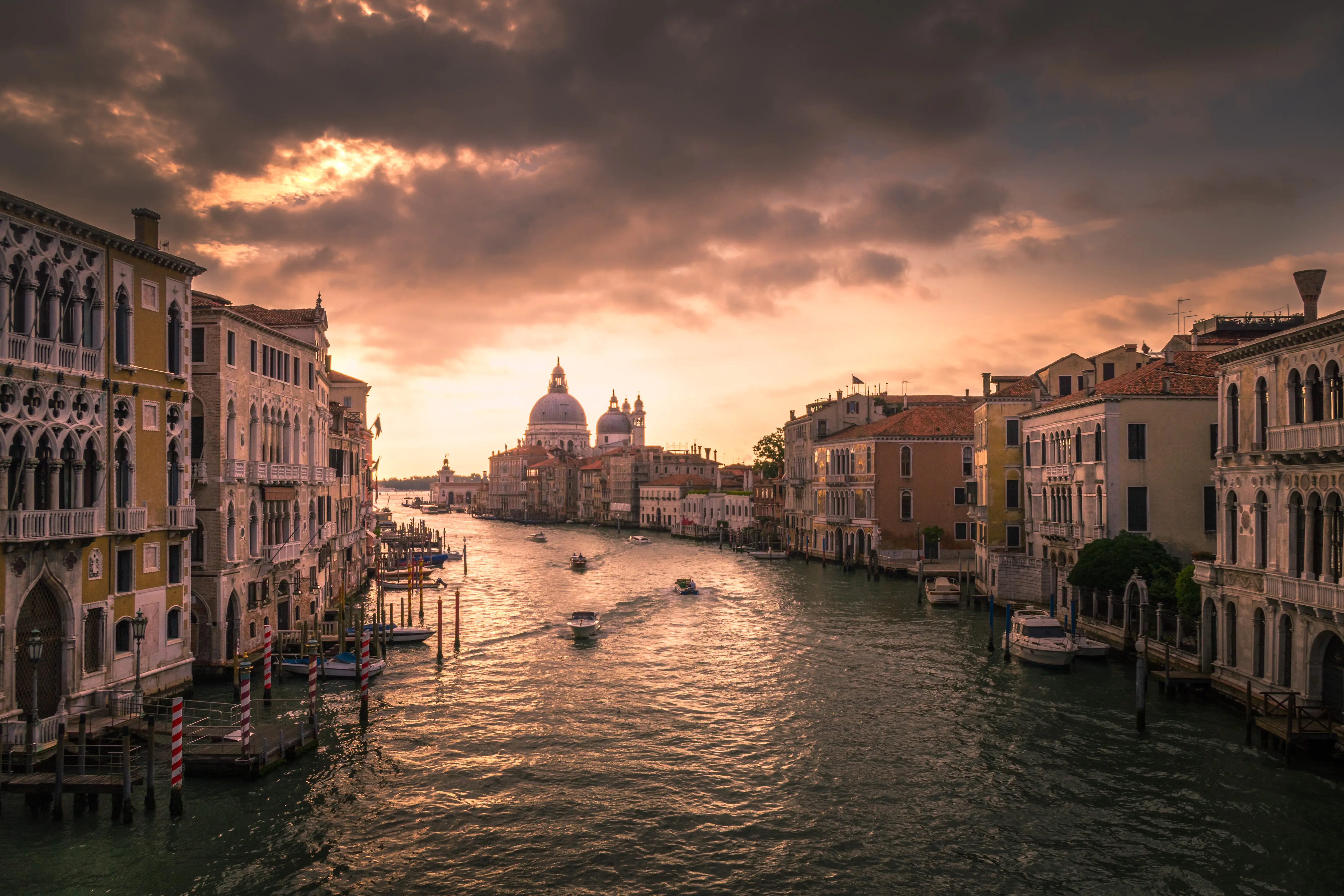 canals romantic stay venice