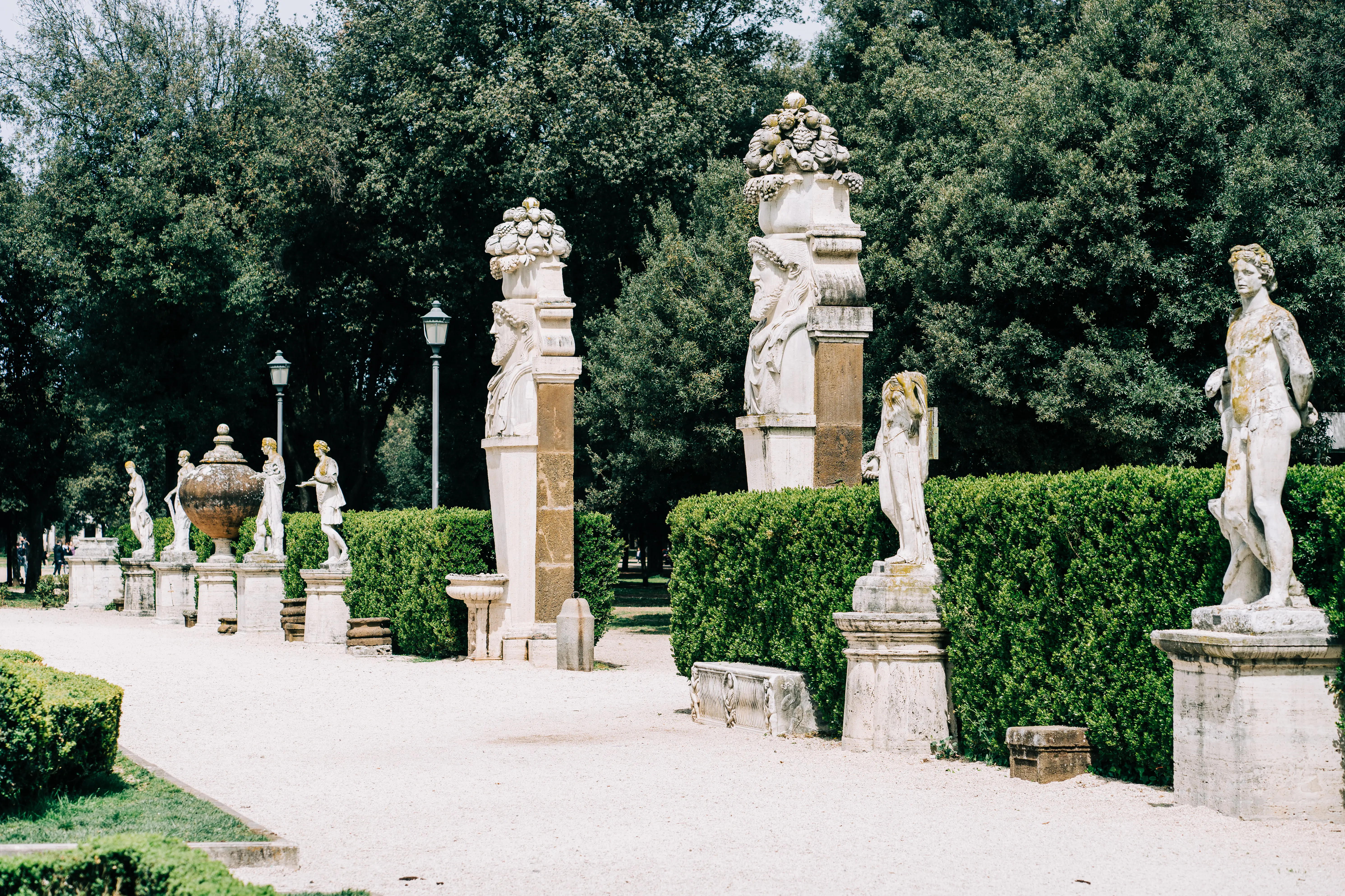 Romantic stroll in a garden, Rome